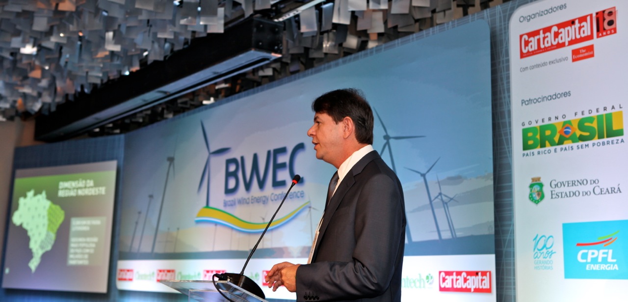 Governador apresenta experiência cearense na produção de energia eólica