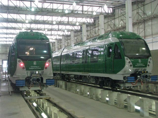 Mais dois trens do Metrô de Fortaleza chegam ao Porto do Pecém