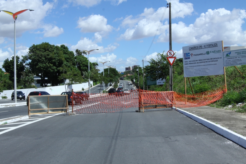 Construção de viadutos da linha férrea Parangaba-Mucuripe é iniciada