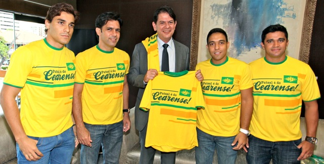 Governador recebe visita de jogadores da seleção cearense de Futebol de Salão