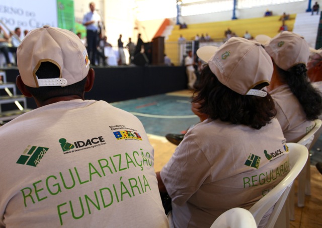 Governo do Estado entrega títulos de terra em Milagres e Abaiara