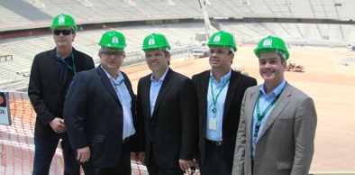 Castelão: Comitiva da FIFA e COL visitam arena com obra mais avançada do Brasil
