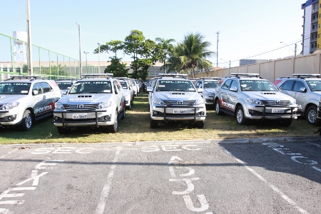 Cid Gomes entrega 101 viaturas e 100 motos para reforçar policiamento