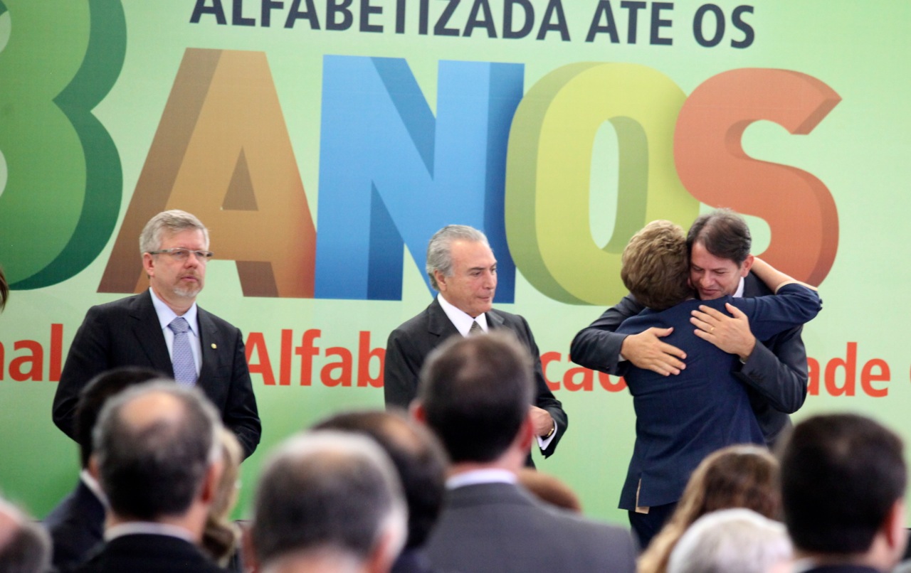 Dilma Rousseff destaca atuação de Cid Gomes na alfabetização de crianças