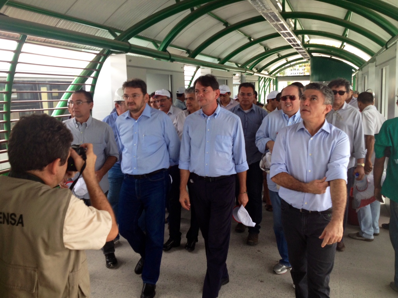Cid Gomes apresenta VLT de Sobral ao governador do Piauí