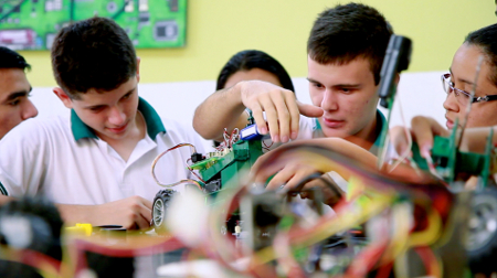 Ceará sobe dez posições no ranking de participação do Enem