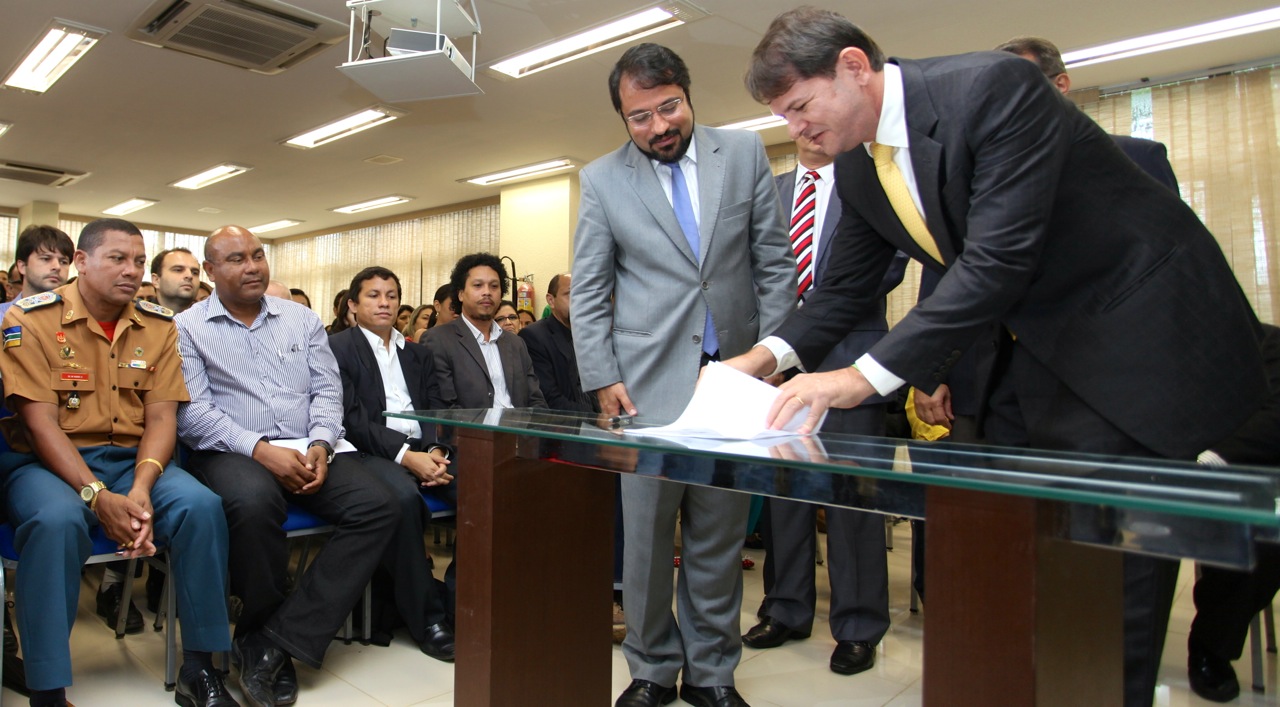 Cid Gomes leva experiência da Central de Licitações ao Governo do Amapá