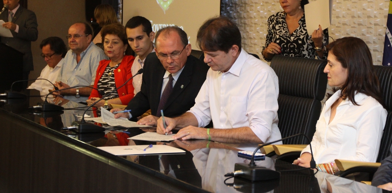 Cid Gomes autoriza o início de 42 obras dentro do Projeto São José III