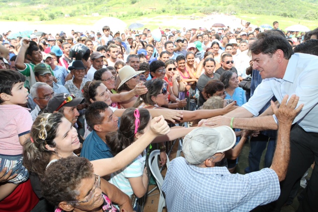 Governo do Estado inaugura adutora e açude no Litoral Oeste