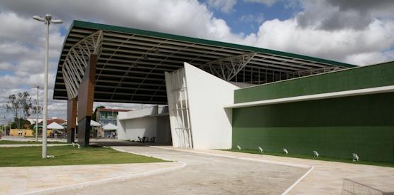 Governador entrega policlínica em Acaraú e anuncia inaugurações na saúde