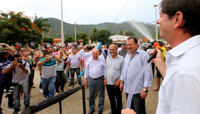 Governador inaugura a 9ª Policlínica Regional no município de Acaraú