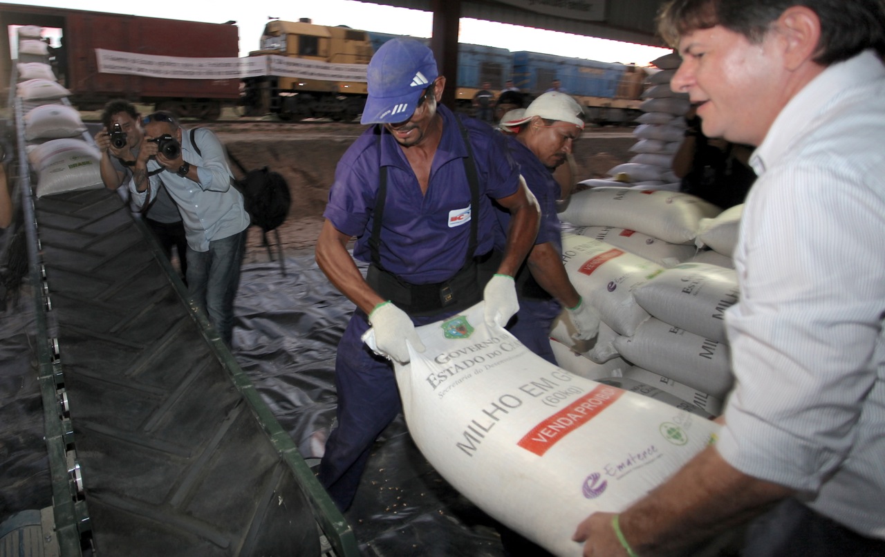 Começa a distribuição do milho para o Interior do Ceará