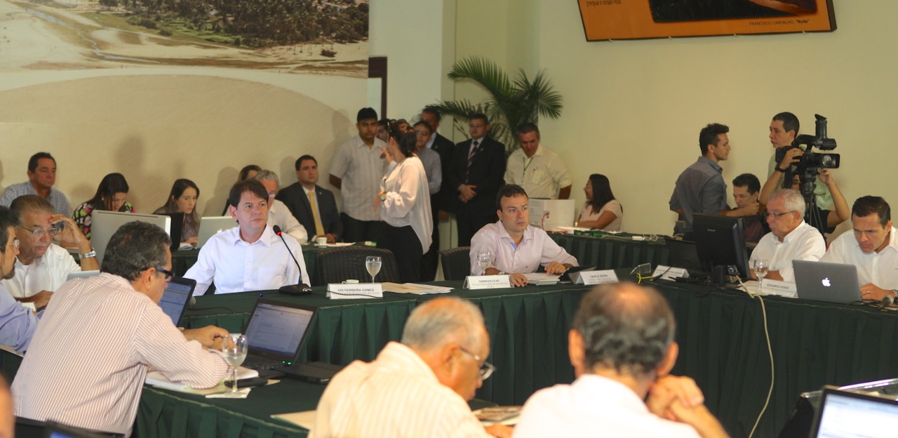 Cid Gomes anuncia inauguração das estações finais da Linha Sul