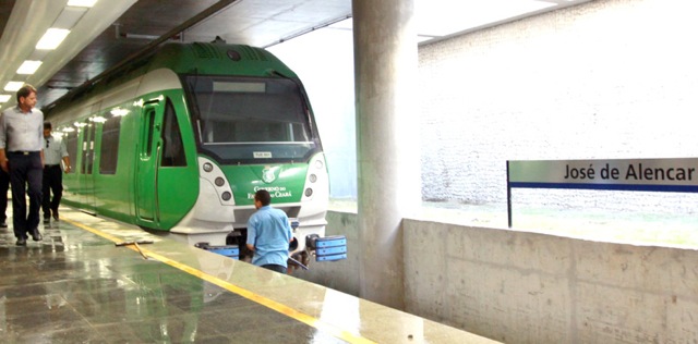Governador Cid Gomes visita obras de mobilidade urbana em Fortaleza