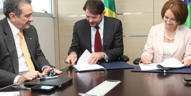 Cid Gomes garante US$ 160 milhões para Litoral Oeste
