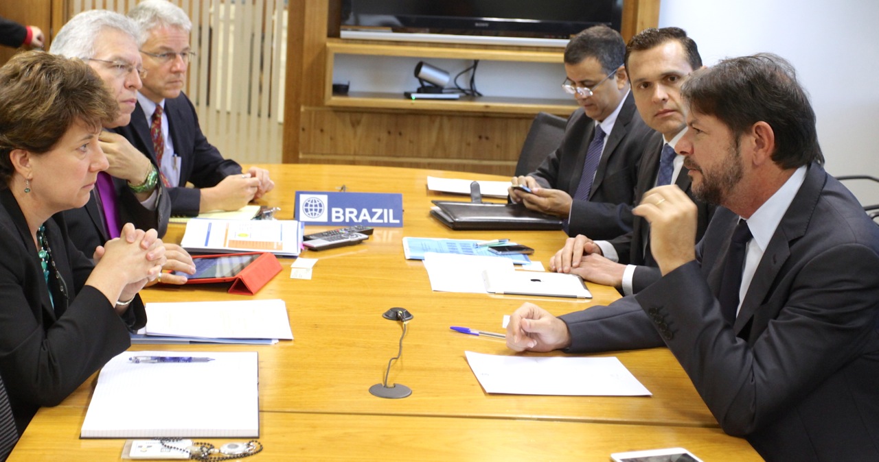 Cid Gomes se reúne com BNDES e Banco Mundial