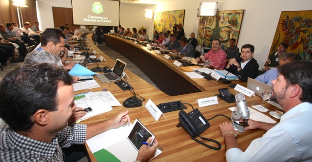 Cid Gomes faz reunião sobre despesas de custeio