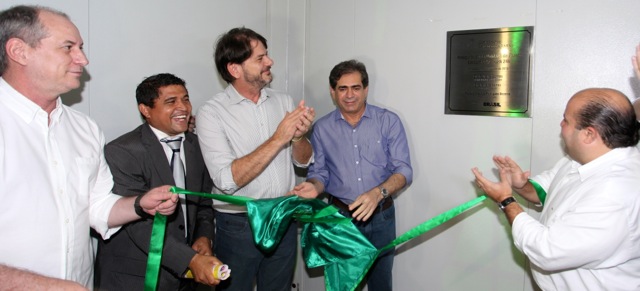 Cid Gomes inaugura 6ª UPA 24 horas em Fortaleza