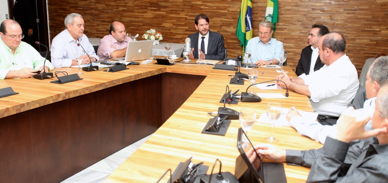 Cid Gomes apresenta experiência com Metrô a prefeito de Belo Horizonte