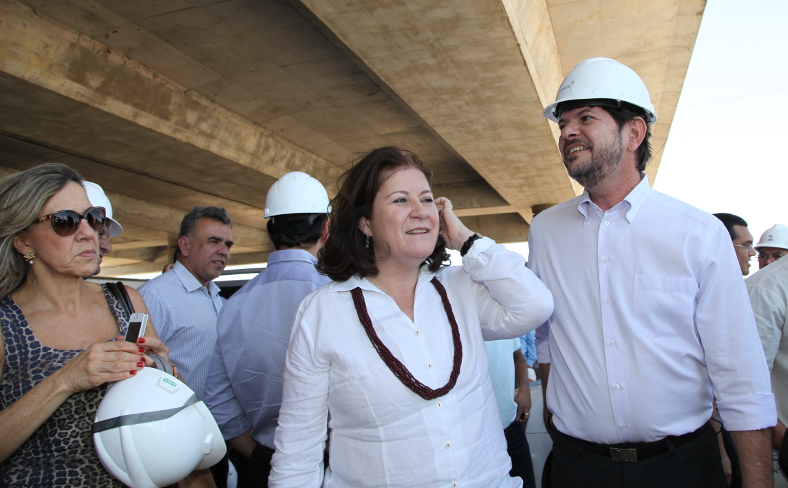 Ministra e Governador acompanham andamento de obras no Ceará