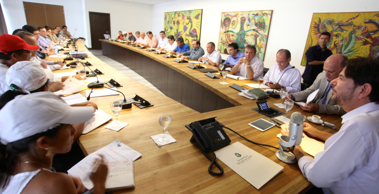 Governador Cid Gomes se reúne com lideranças de Movimentos Sociais