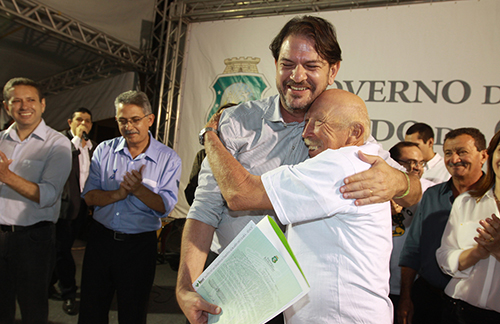Governo do Estado entrega 1.134 títulos de terra no Cedro