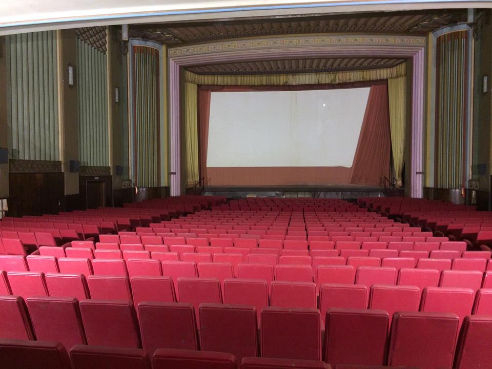 Obras prosseguem no Cine São Luiz. Entidades podem solicitar doação de cadeiras