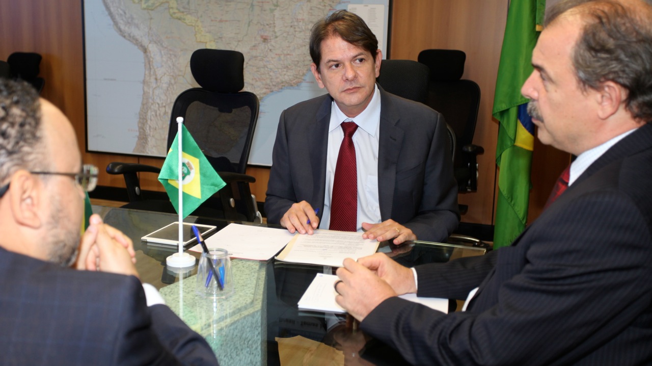 Cid Gomes se reúne com Ministro da Educação
