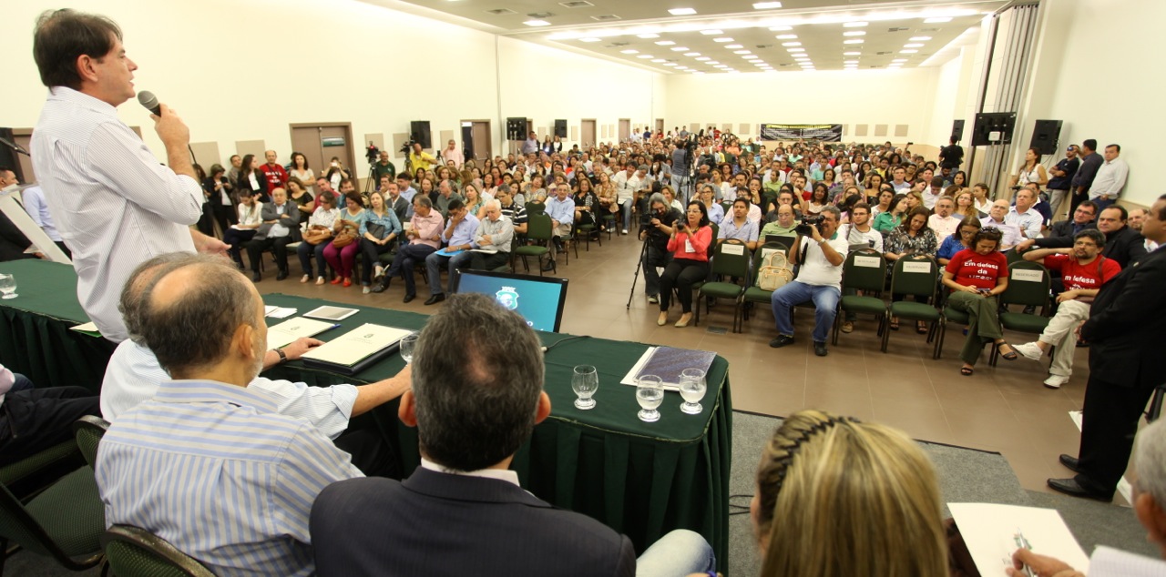 UECE realiza seminário sobre o papel das universidades e o desenvolvimento do Ceará