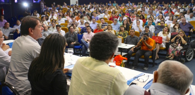 Governador Cid Gomes discute demandas da UVA durante Seminário em Sobral