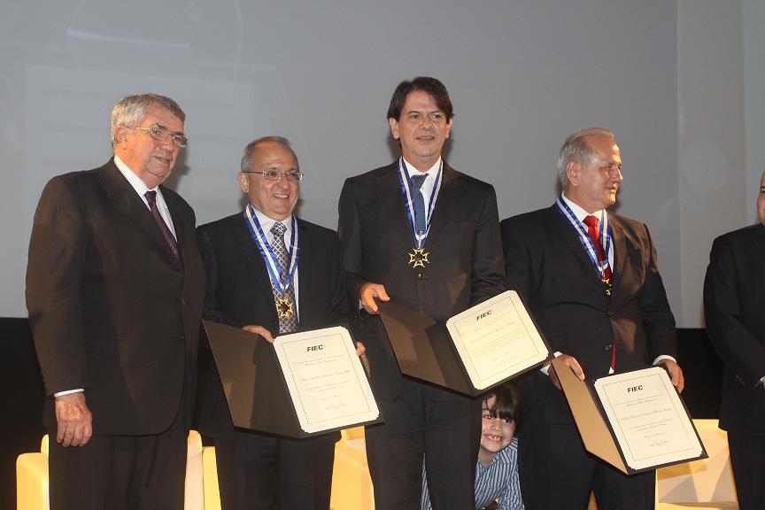 Governador Cid Gomes recebe Medalha do Mérito Industrial