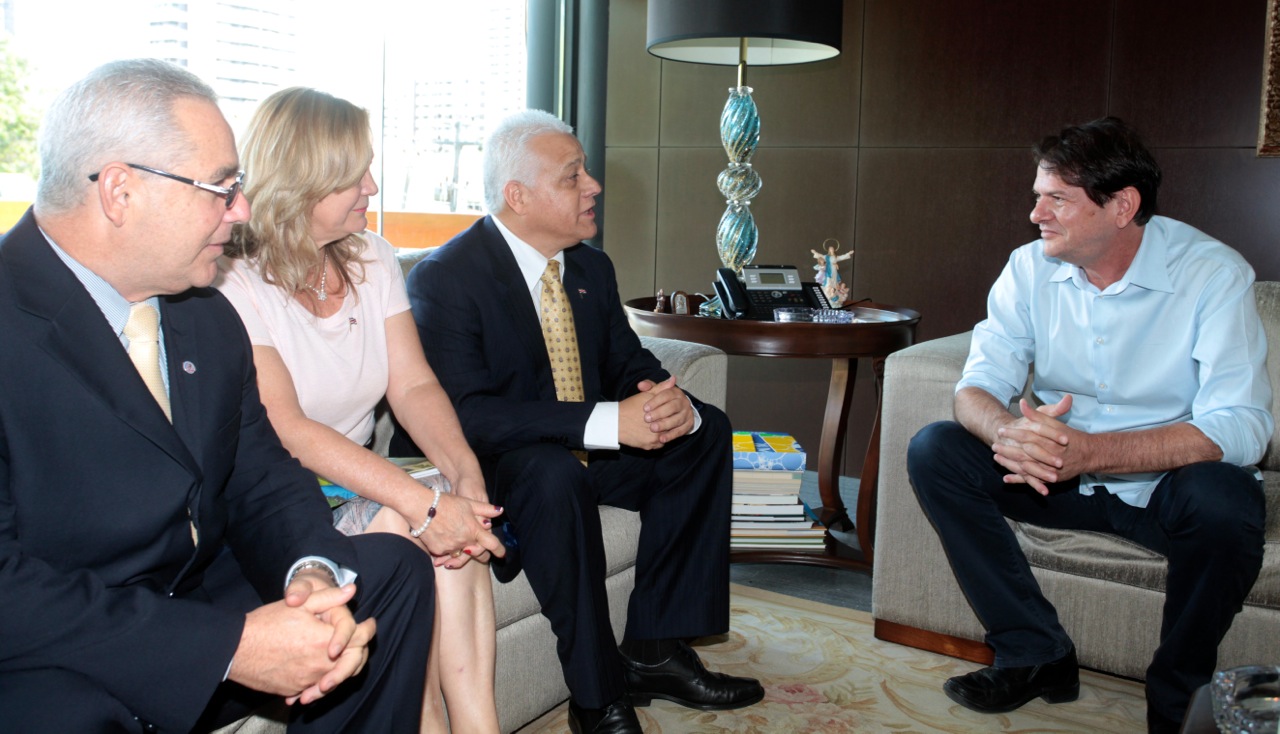 Cid Gomes recebe embaixador da Costa Rica no Brasil