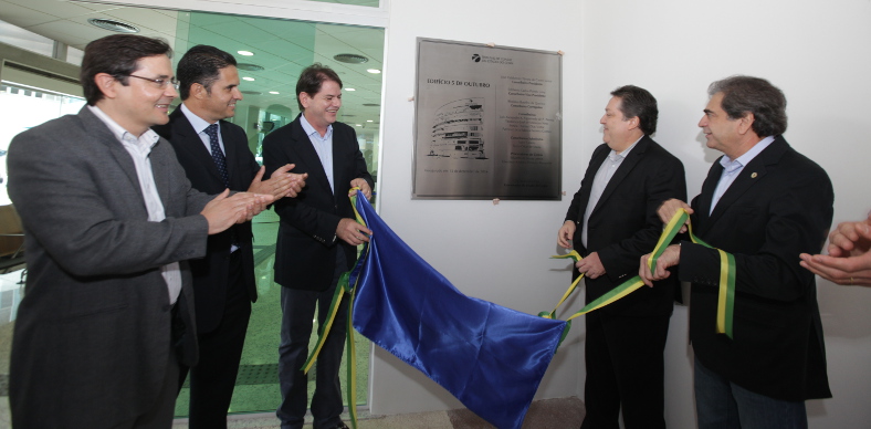 Governador Cid Gomes participa de inauguração de nova sede do TCE