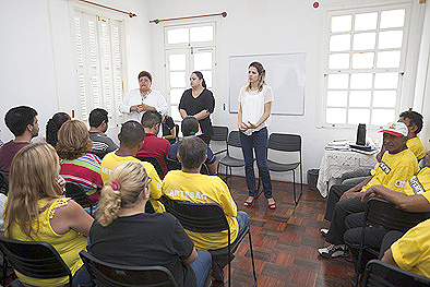 Primeira-dama do Estado reforça apoio ao artesanato