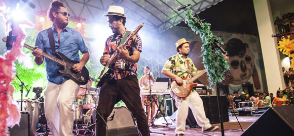 Bloco “Chão da Praça” encerra Pré-Carnaval do Dragão do Mar com festa à fantasia