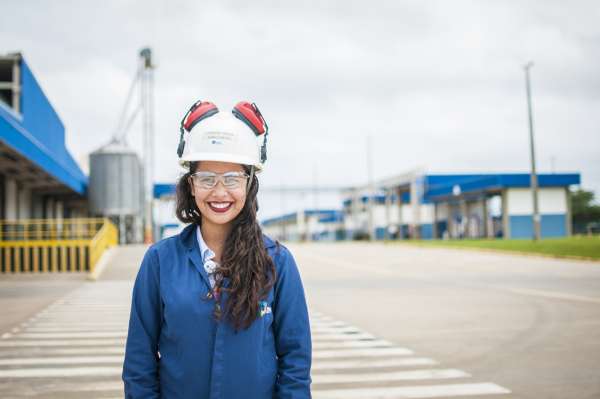 #CearádeAtitude: Jovem cearense investe em capacitação e consolida trajetória profissional em multinacional no Pecém