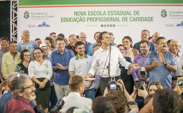 Governo do Ceará entrega Escola de Educação Profissional em Caridade