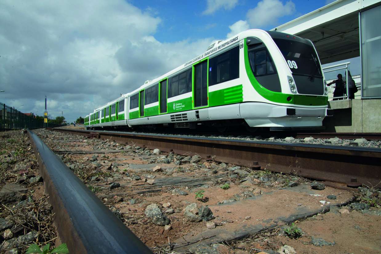 Governo do Ceará assegura direito das famílias que ocupam área impactada pela obra do VLT em Fortaleza