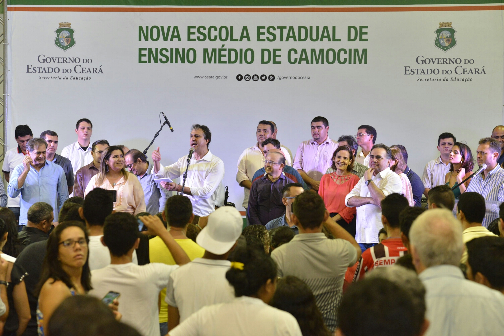 Governo do Ceará entrega Escola de Ensino Médio para estudantes da zona rural de Camocim