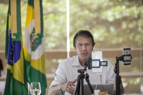 Facebook: Governador anuncia 2ª turma da PM e média salarial da Polícia Civil e da Pefoce