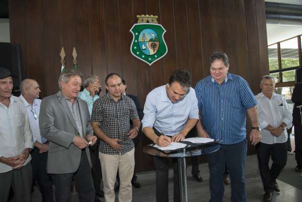 Economia: Governo regulariza ICMS na comercialização de lagostas no Ceará