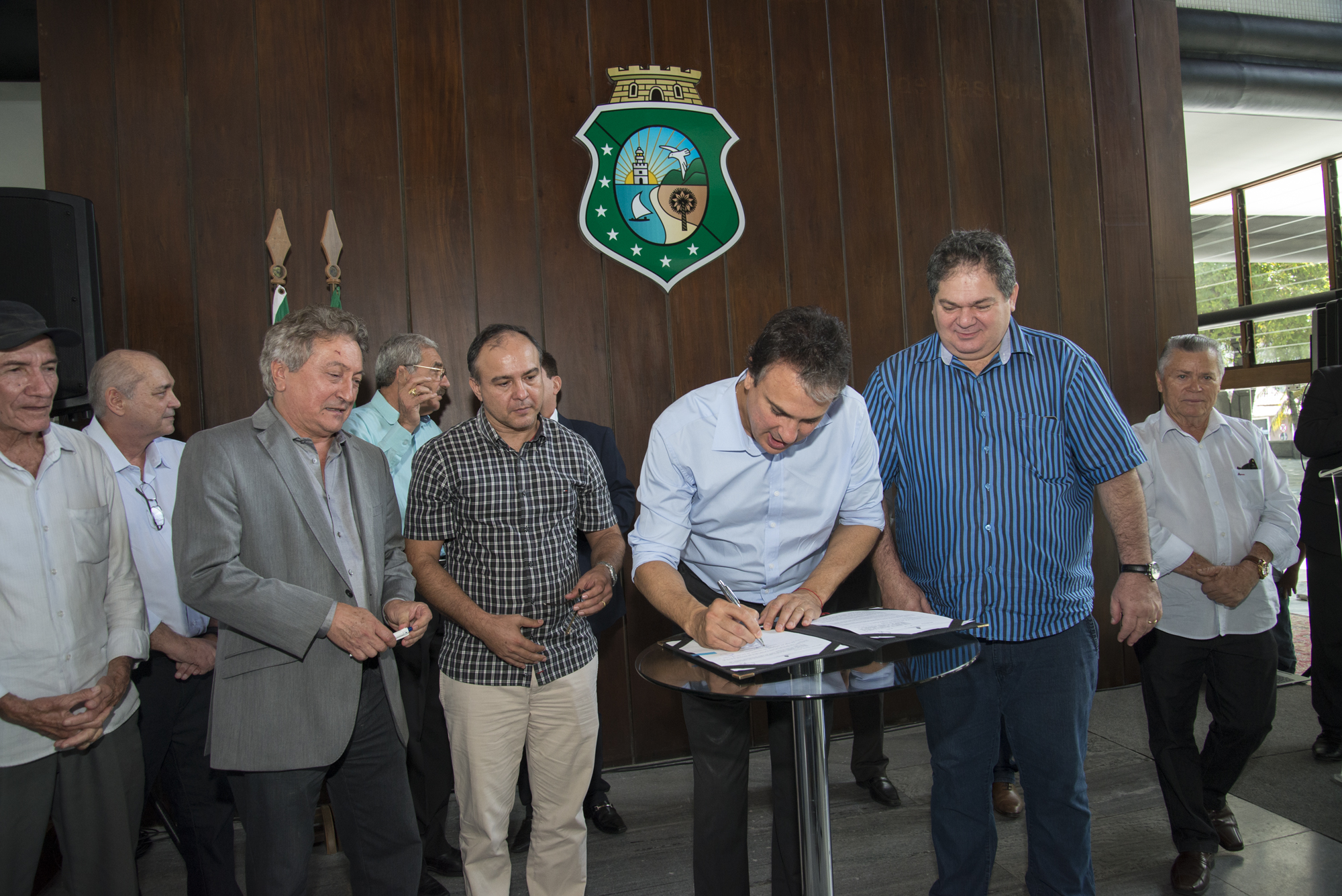 Economia: Governo regulariza ICMS na comercialização de lagostas no Ceará