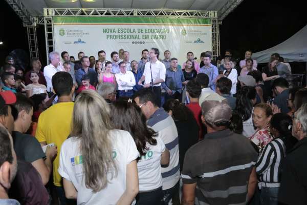 Cariri: Governo do Ceará entrega escola profissionalizante em Barro
