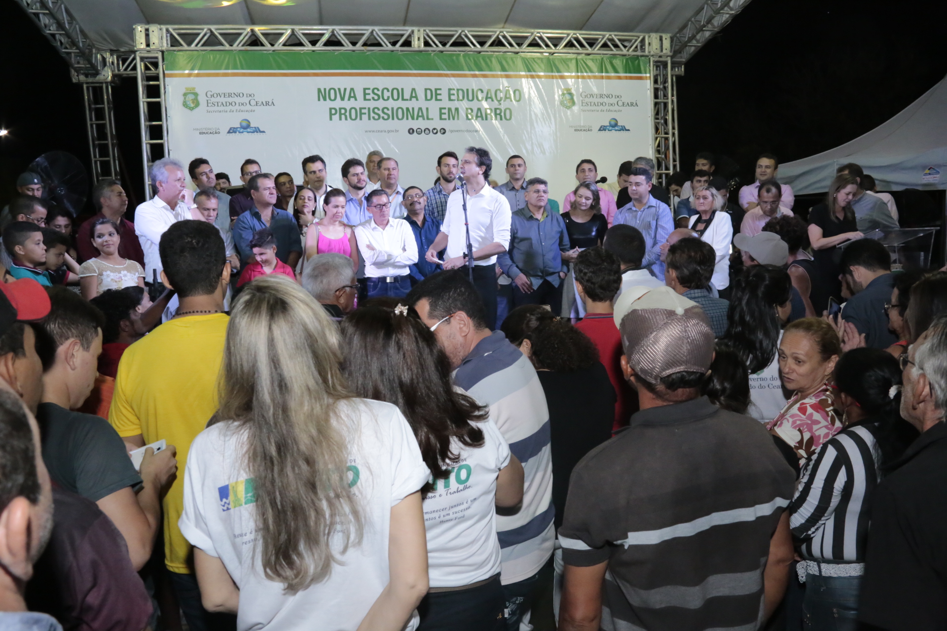 Cariri: Governo do Ceará entrega escola profissionalizante em Barro