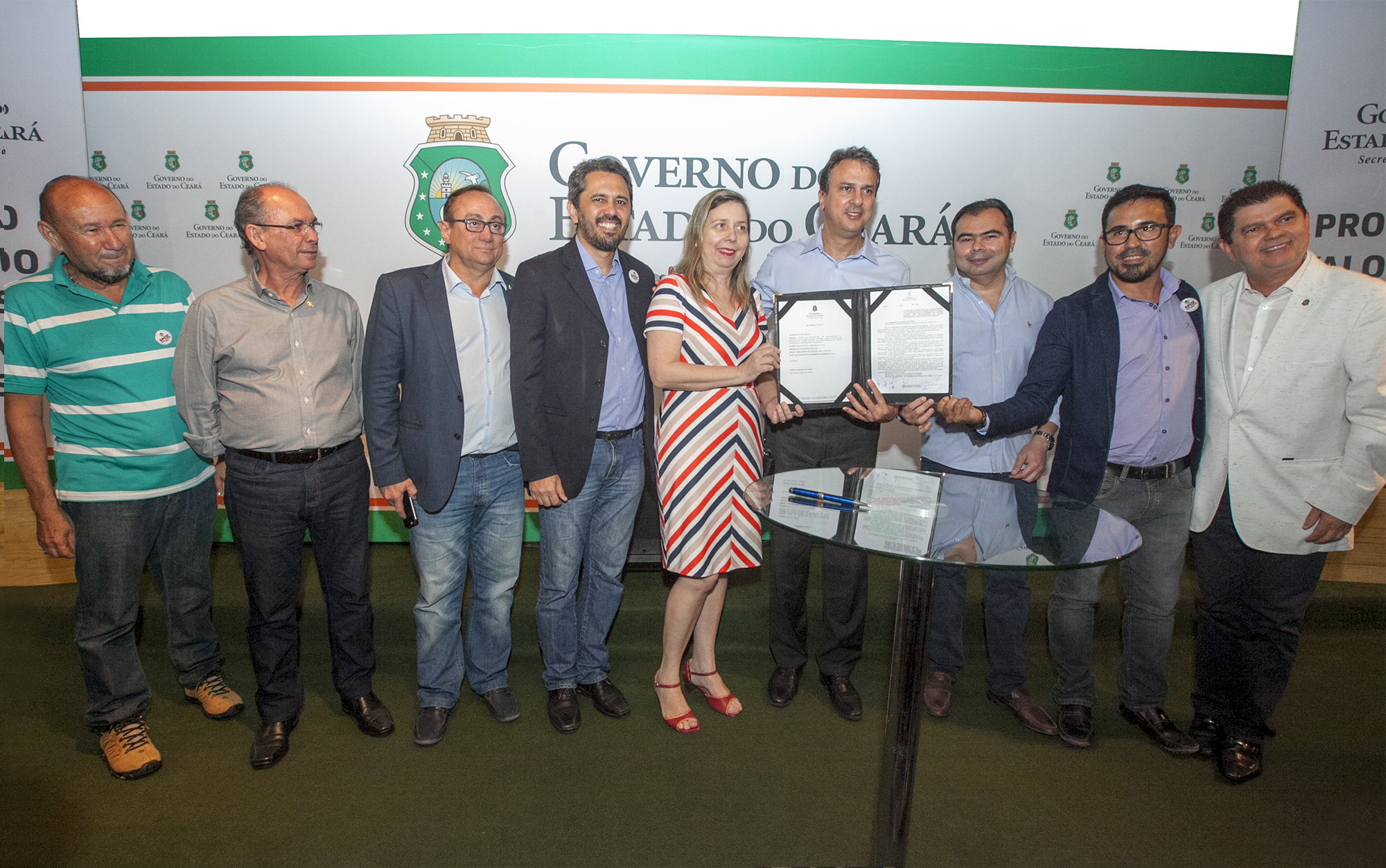 Educação: governador sanciona lei que concede reajuste a professores estaduais