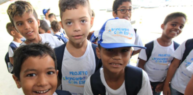 Crianças do Projeto Brincando com Esporte visitam o CFO