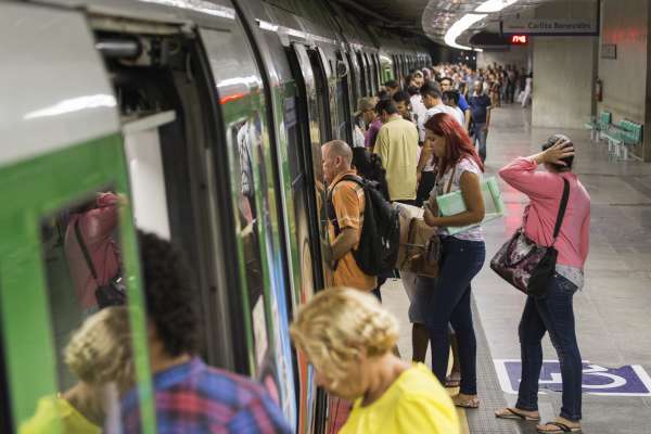 Metrofor abre prazo para troca de bilhetes de papel por cartão eletrônico