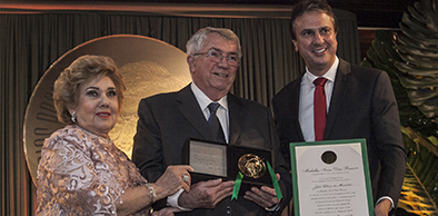 Governo homenageia José Dias de Macêdo com a primeira Medalha Ivens Dias Branco