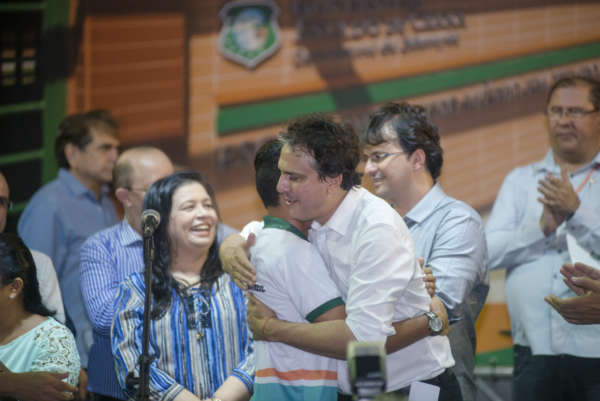 Governo do Ceará entrega escola de Tempo Integral em Cascavel