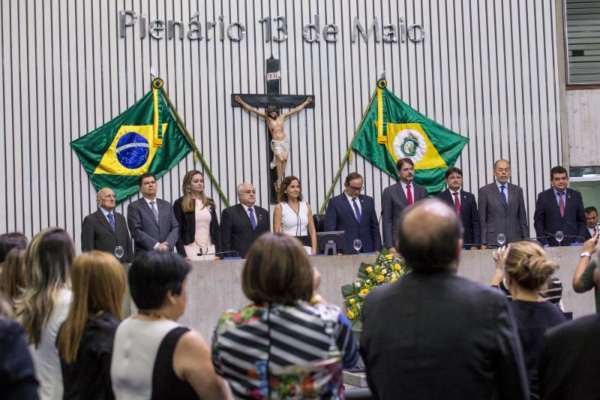 Universidade Vale do Acaraú completa 49 anos e recebe sessão solene na AL